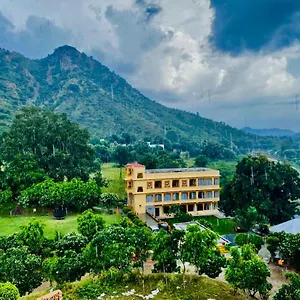 **** Hotel Aravali Valley India
